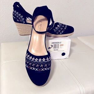 Dream Pairs Espadrilles Black Faux Suede with Embroidery NWT Size 10